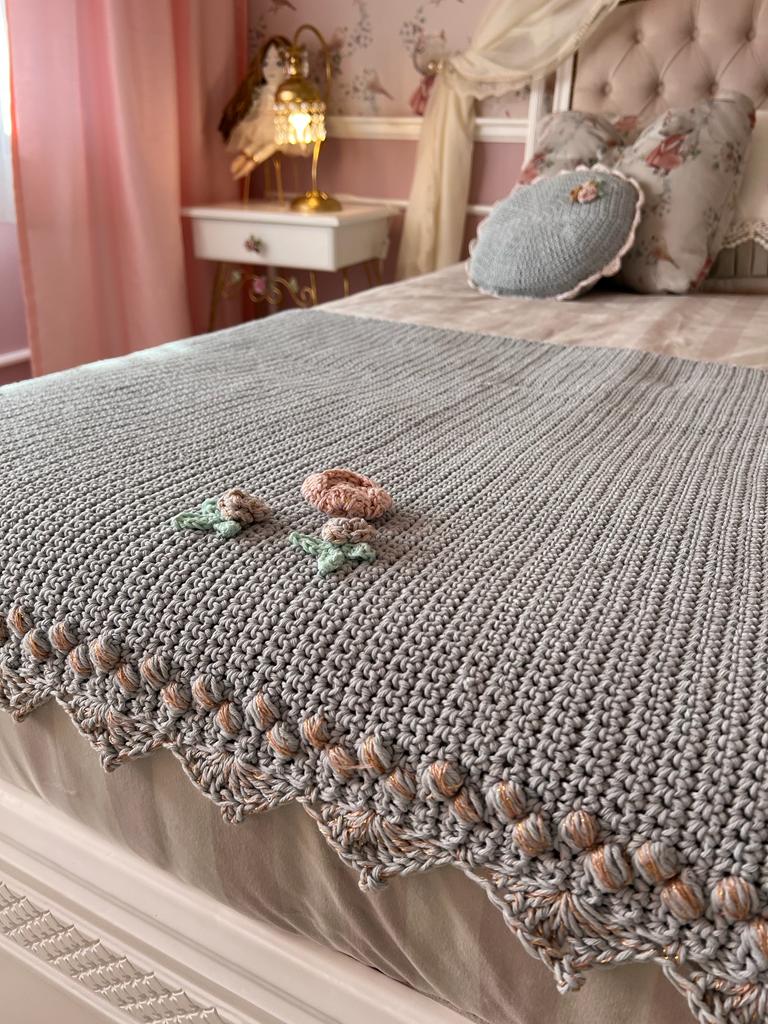 Pie De Cama Al Crochet Celeste Grisaceo La Petite Maison Arg